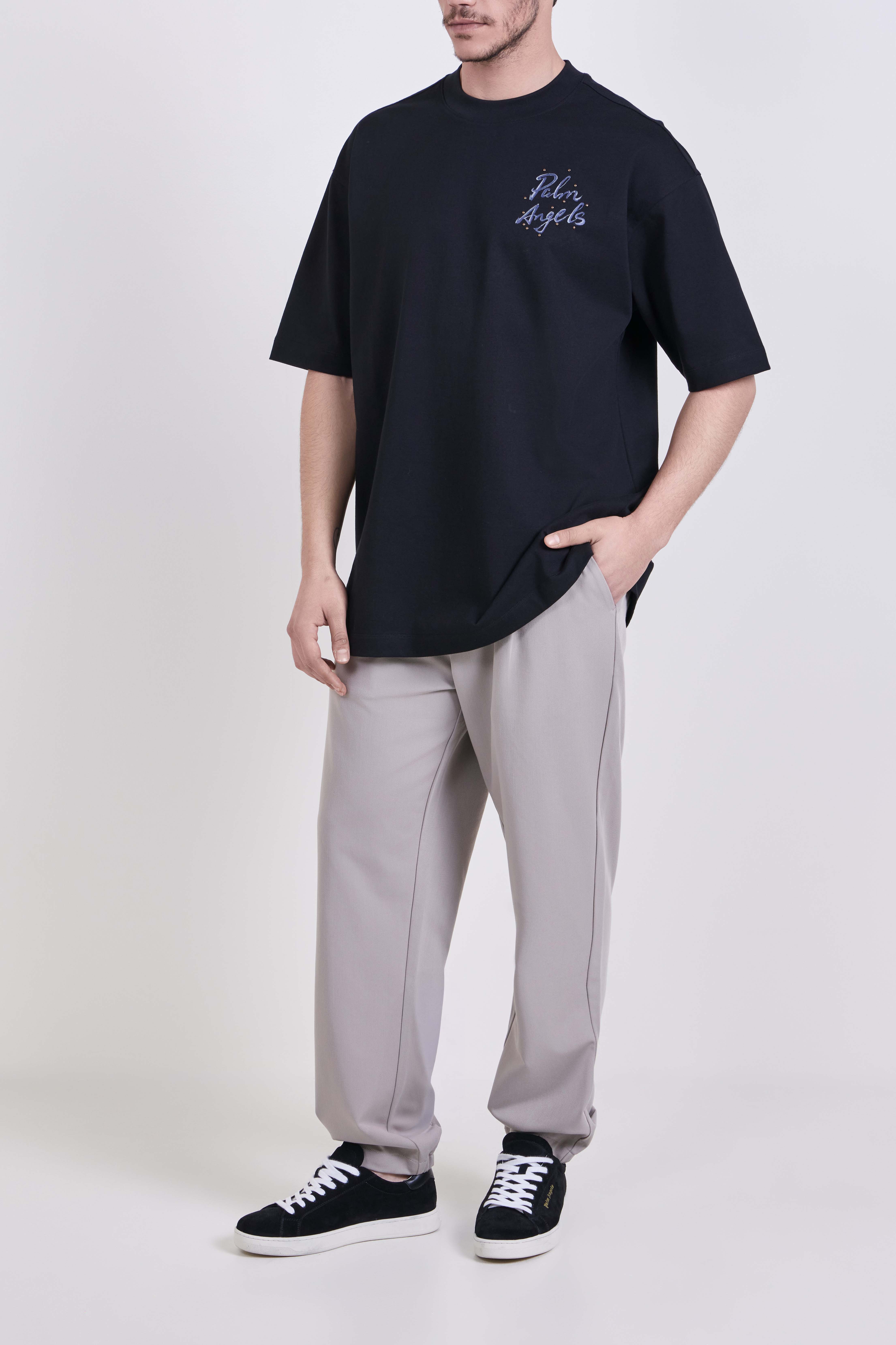 תמונת כל הלוק של חולצת טי אוברסייז